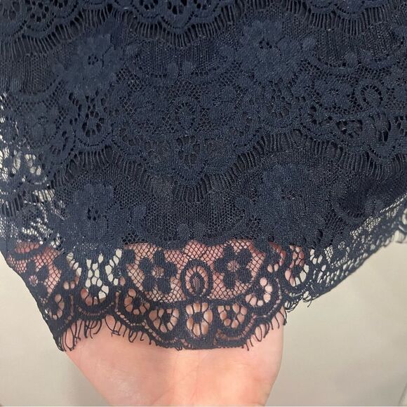 Banana Republic Navy Blue Lace Short Sleeve Boatneck blouse Top size small - Picture 5 of 7